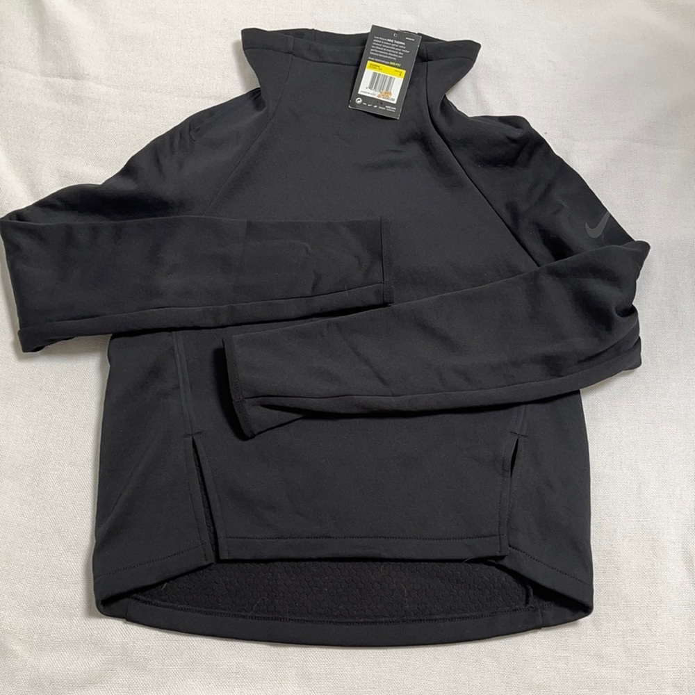 NWT Nike therma long sleeve in black sz S